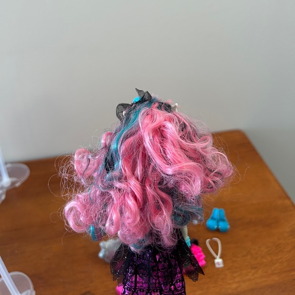 Monster High Zombie Shake Rochelle - Picture 4 of 4